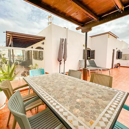 The Sunny Attic Private Attic With Sunny Terrace Апартаменты