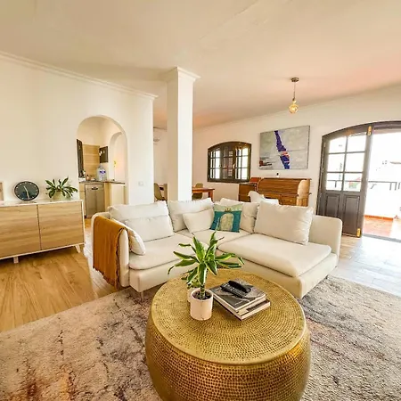 The Sunny Attic Private Attic With Sunny Terrace Apartman *