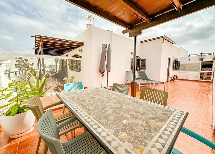 The Sunny Attic Private Attic With Sunny Terrace Апартаменты