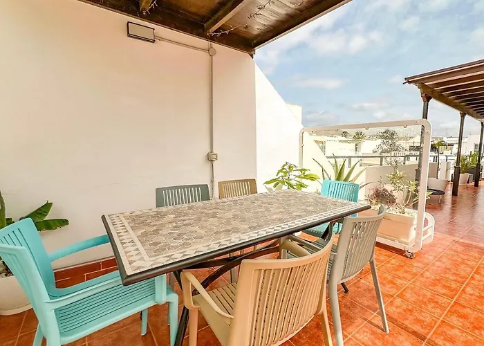 Апартаменты The Sunny Attic Private Attic With Sunny Terrace *