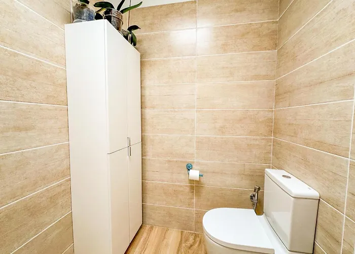 The Sunny Attic Private Attic With Sunny Terrace Апартаменты *