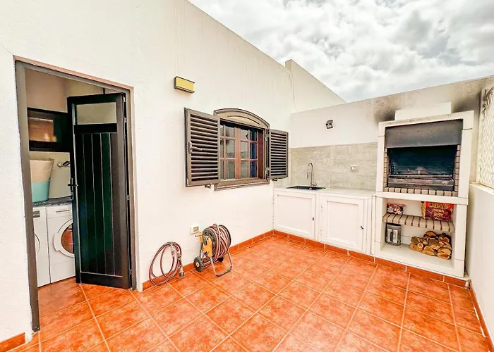 The Sunny Attic Private Attic With Sunny Terrace Апартаменты